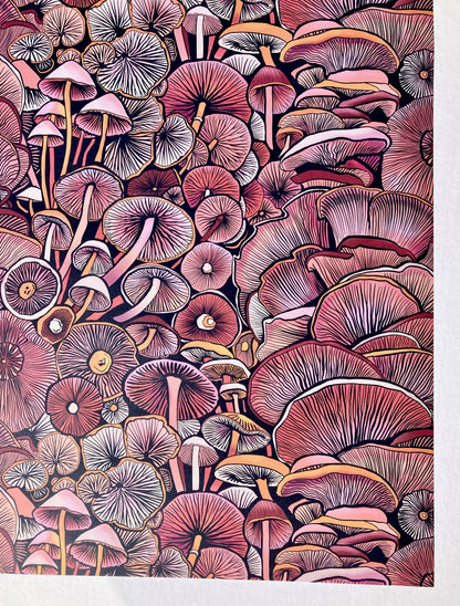 Geschenkpapierbogen mit rosa Pilzen